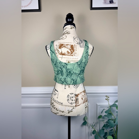 Fabletics Harlyn Midi Medium Impact Reversible Sports Bra Size Medium - Picture 7 of 12